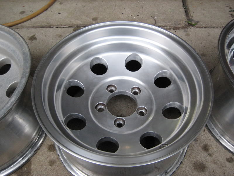 Aluminum wheel polish